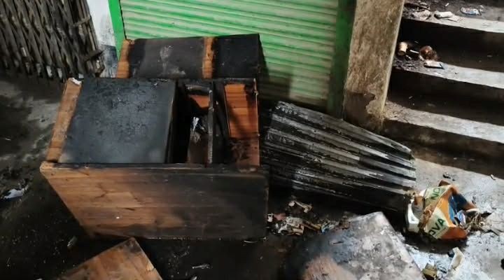 কালীগঞ্জে ভয়াবহ অগ্নিকান্ড: পুড়ে গেছে ইলেকট্রিক দোকানের ৪০ লাখ টাকার মালামাল